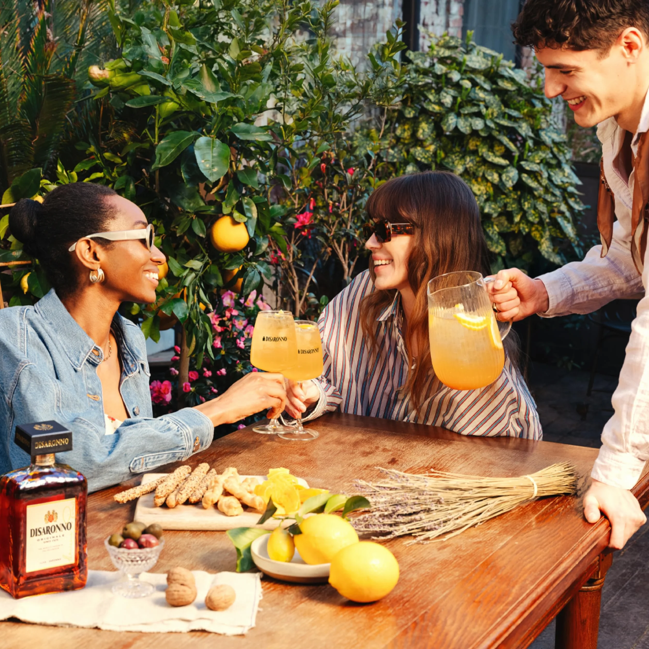 Disaronno Licor italiano Amaretto - licor elaborado a base de almendrina - 1 botella de 1L